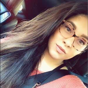 Meet your Posher, Eva